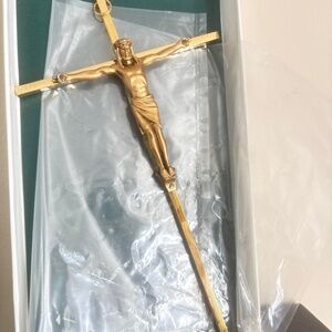 Beautiful crucifix, metal (brass?) ready to hang, vintage; in original box; USA